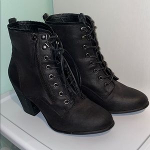 Daisy Fuentes Black Ankle Lace Booties